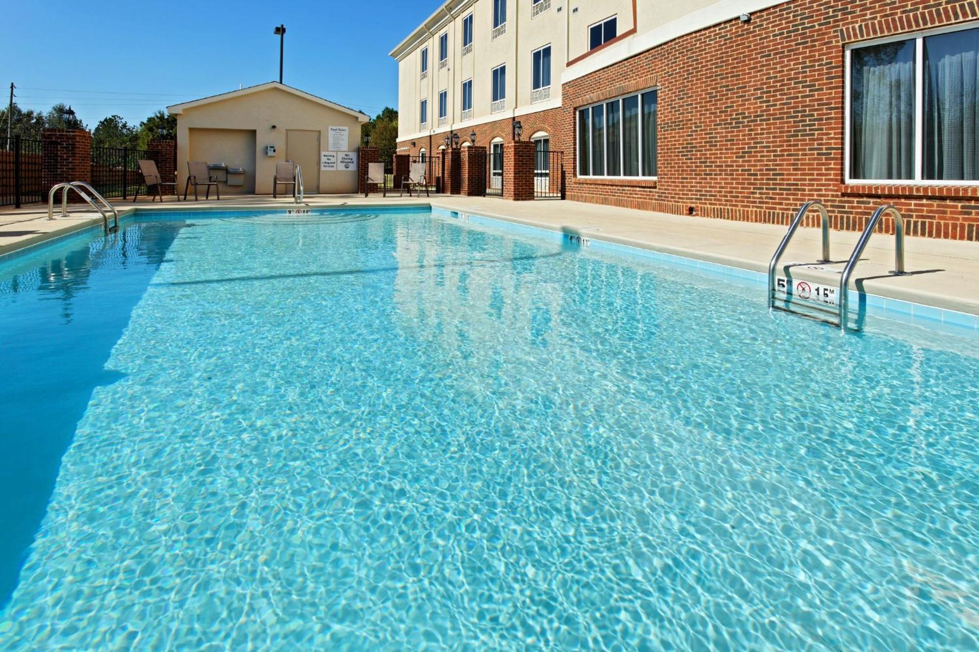 Holiday Inn Express Hotel & Suites Talladega By Ihg Экстерьер фото