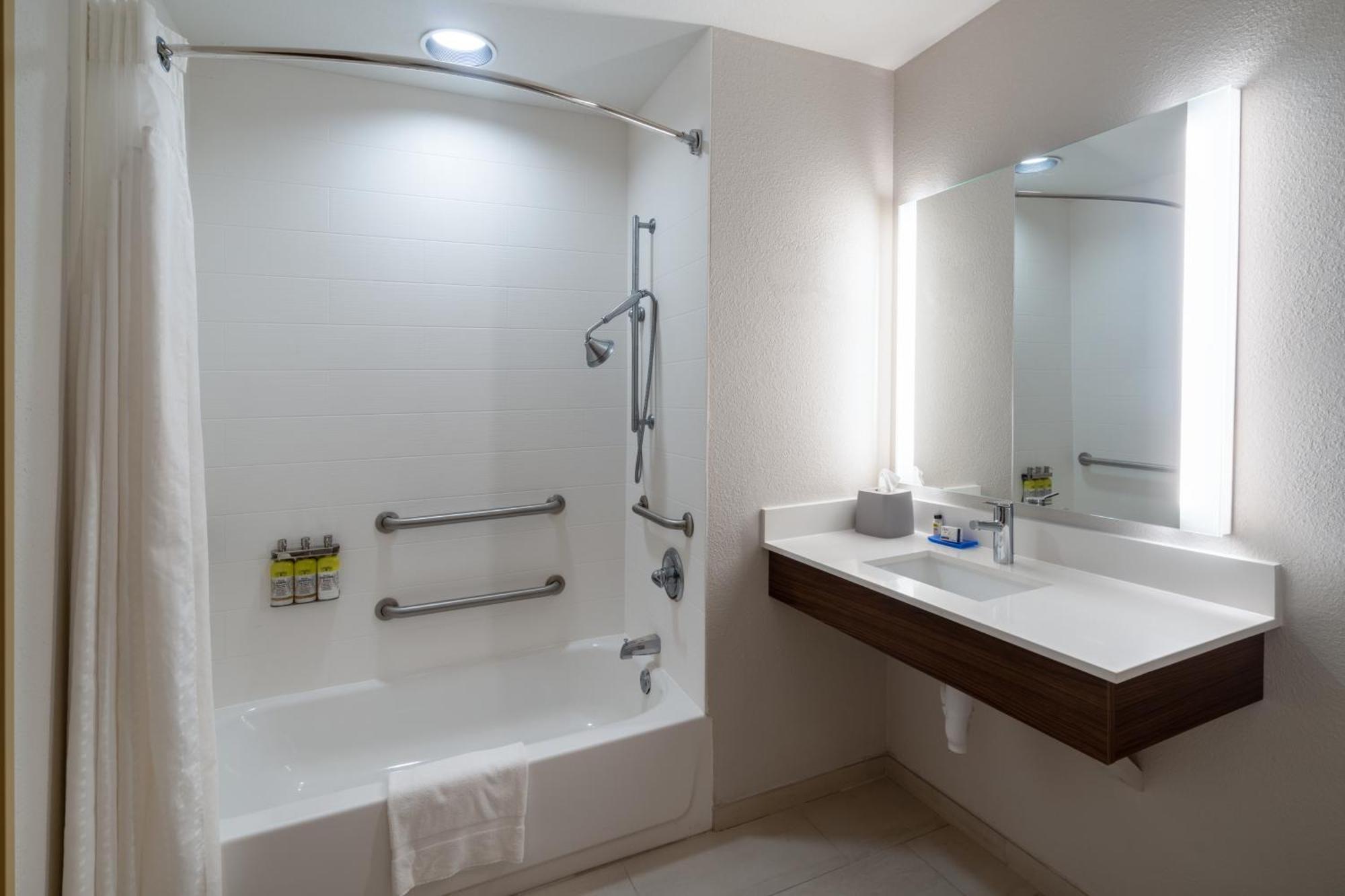 Holiday Inn Express Hotel & Suites Talladega By Ihg Экстерьер фото