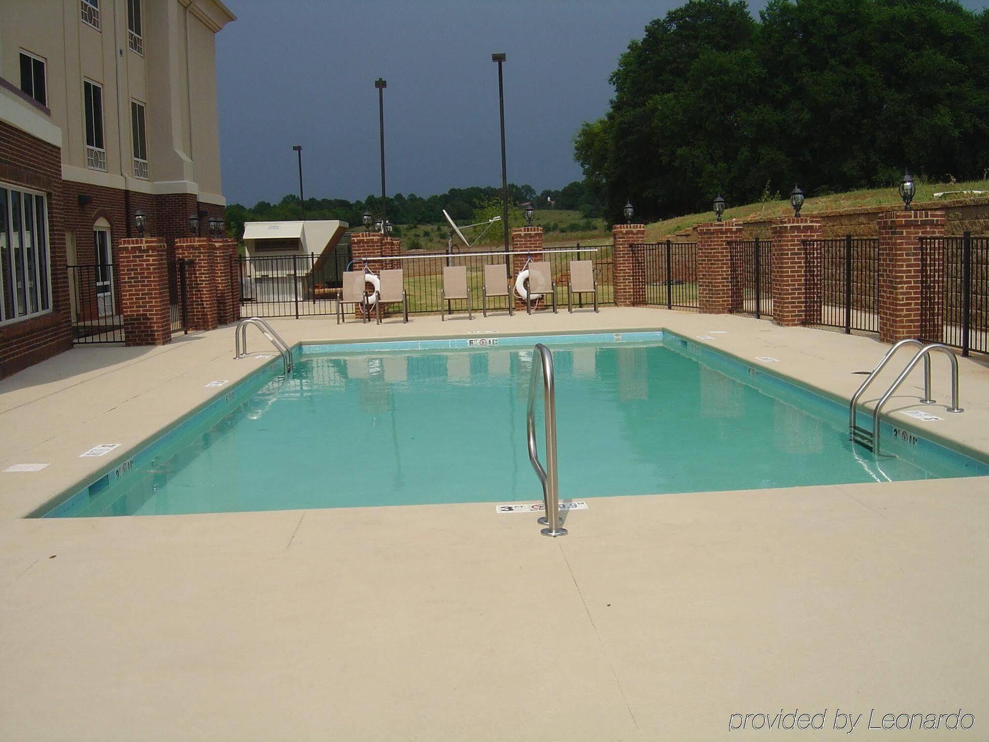 Holiday Inn Express Hotel & Suites Talladega By Ihg Экстерьер фото